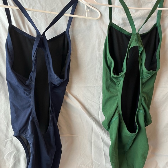 Two Nike practice suits - Picture 2 of 6